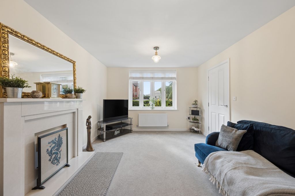 Property photo 2 of 23 Living  Emilydimelowewemovewhitchurchandnantwich