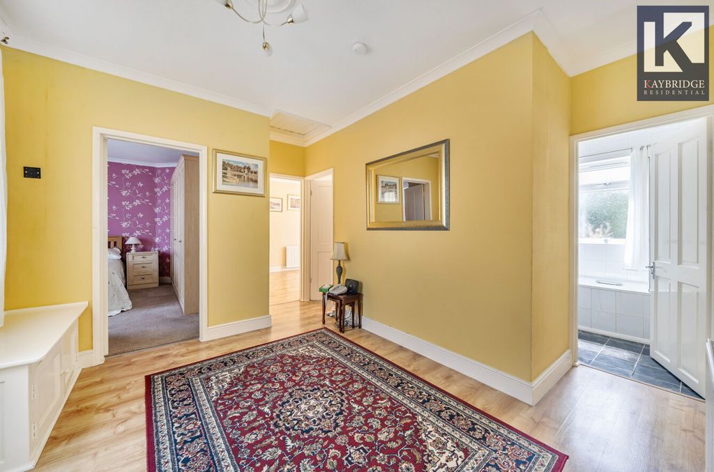 Property photo 2 of 14 Mavis Avenue, Epsom