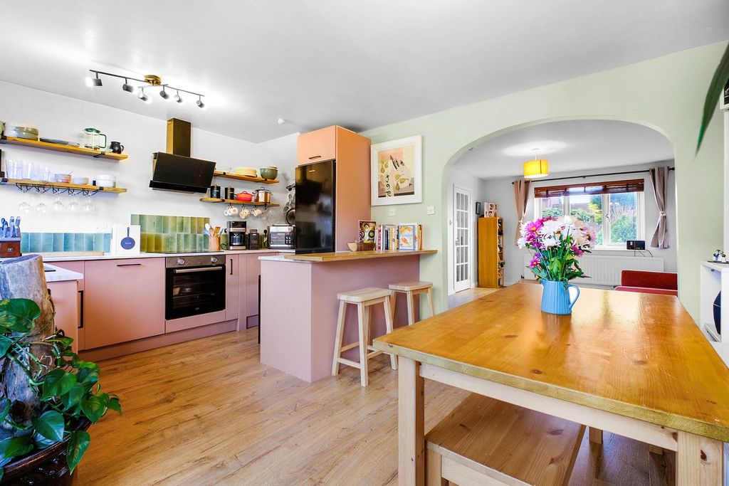 Property photo 3 of 23