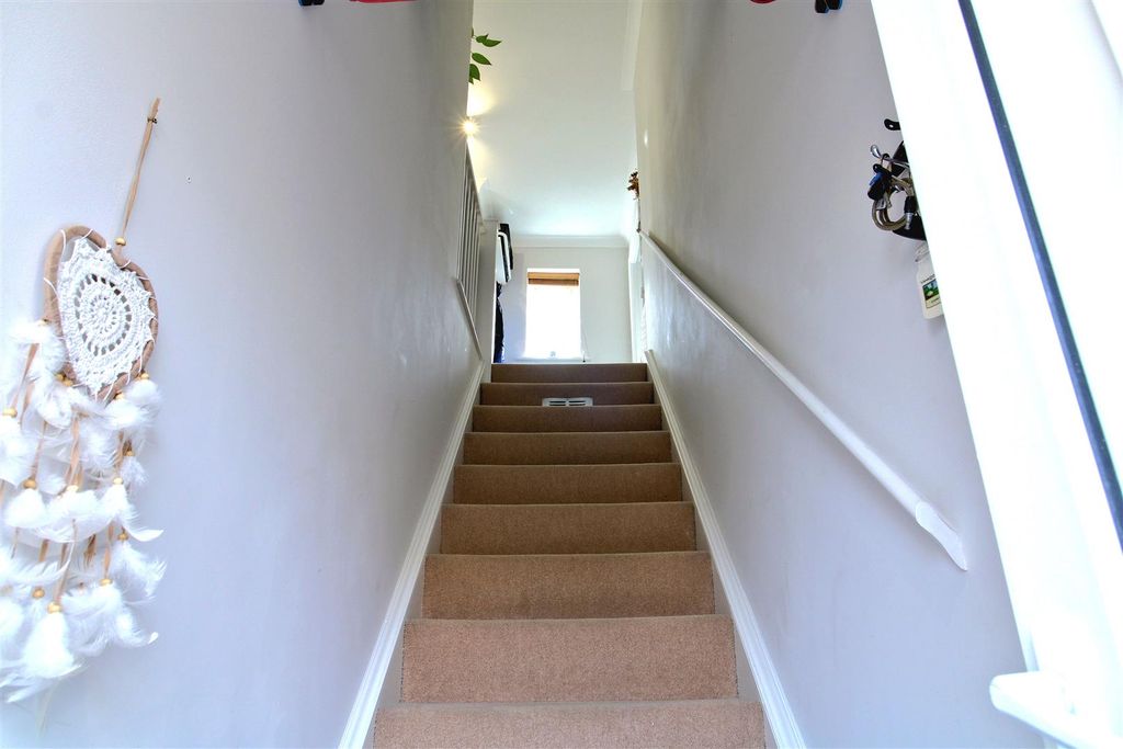 Property photo 2 of 18 Entrance