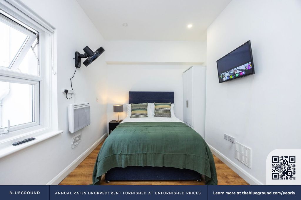 Property photo 3 of 18 Bedroom