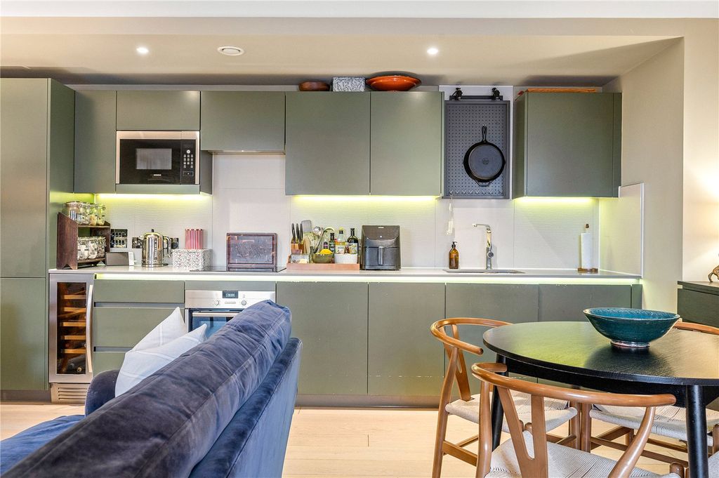 Property photo 3 of 26 Kitchen/ Dining Room