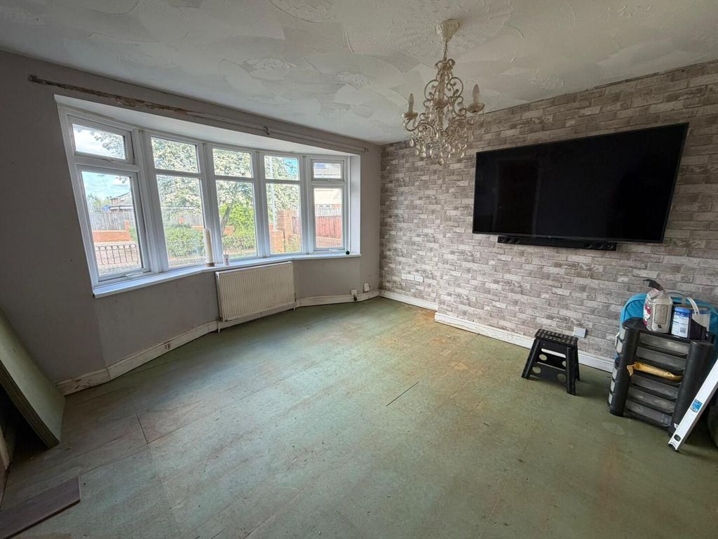 Property photo 2 of 20 Living Room