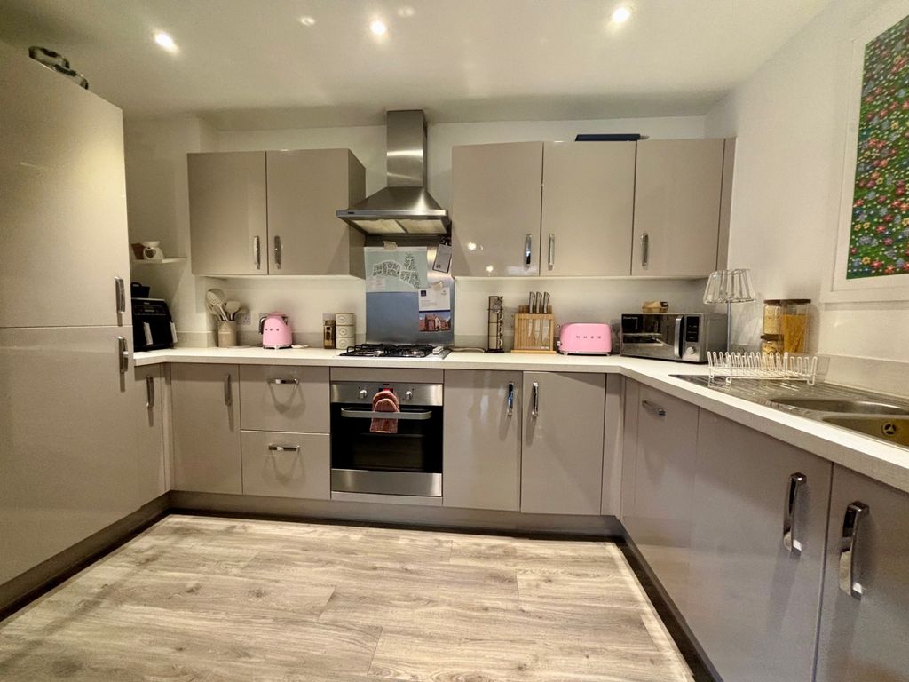 Property photo 3 of 12 Gallery