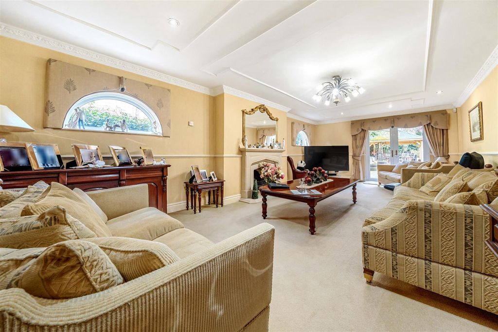 Property photo 3 of 36 Living Room