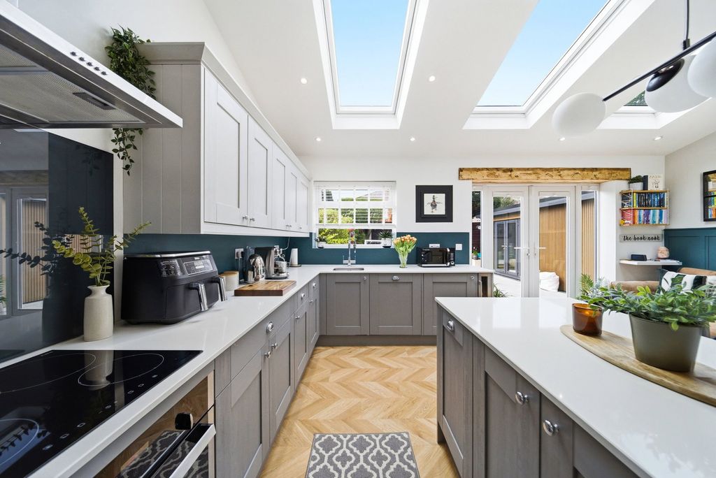 Property photo 3 of 49