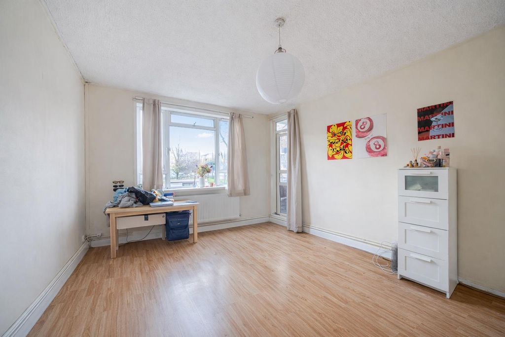 Property photo 2 of 13 Living4.Png