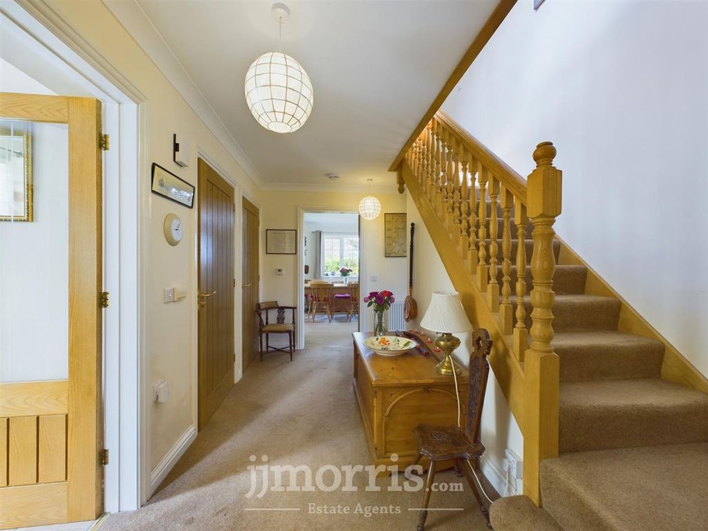 Property photo 3 of 23 Entrance Hall