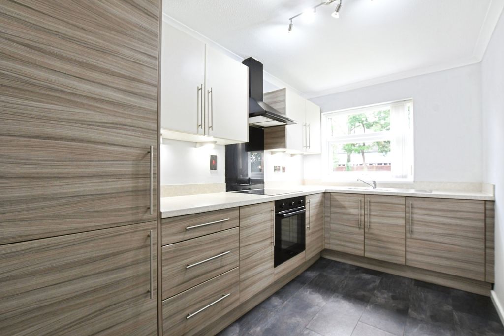 Property photo 2 of 9 Kitchen