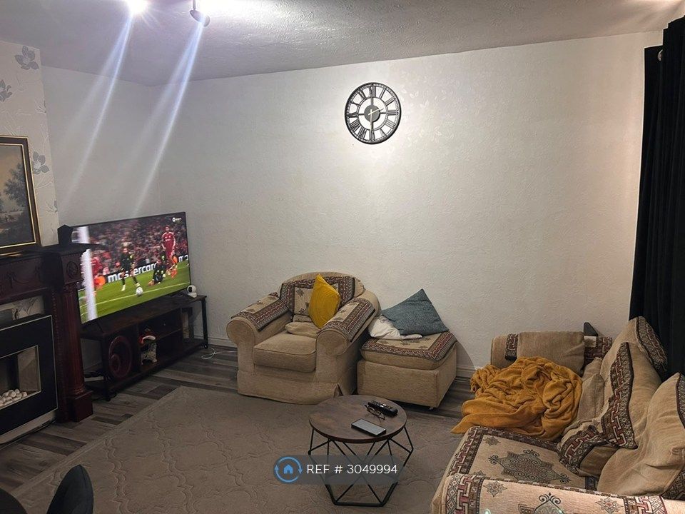 Property photo 3 of 15 Living Room