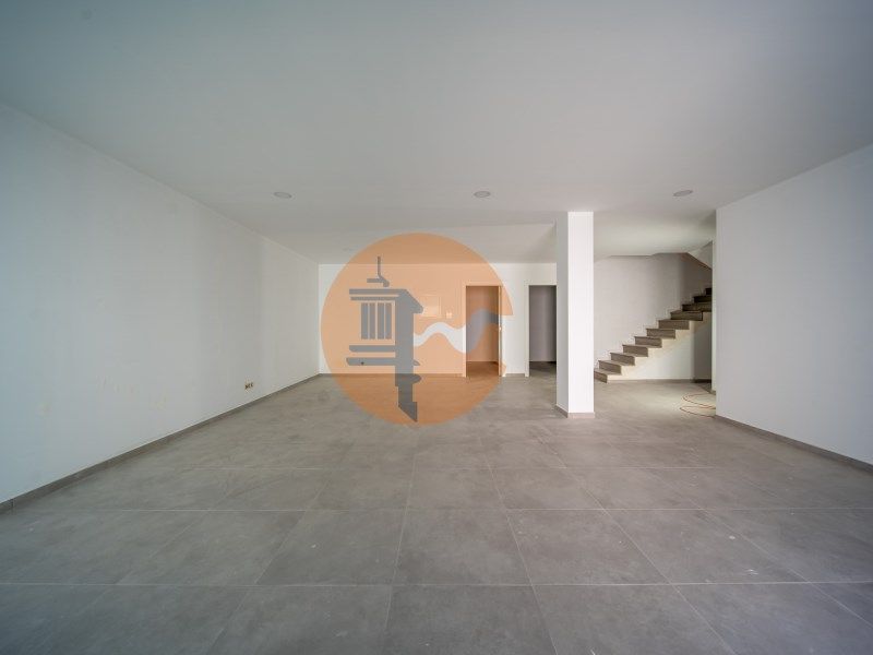 Property photo 2 of 46