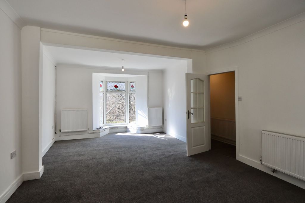 Property photo 2 of 31