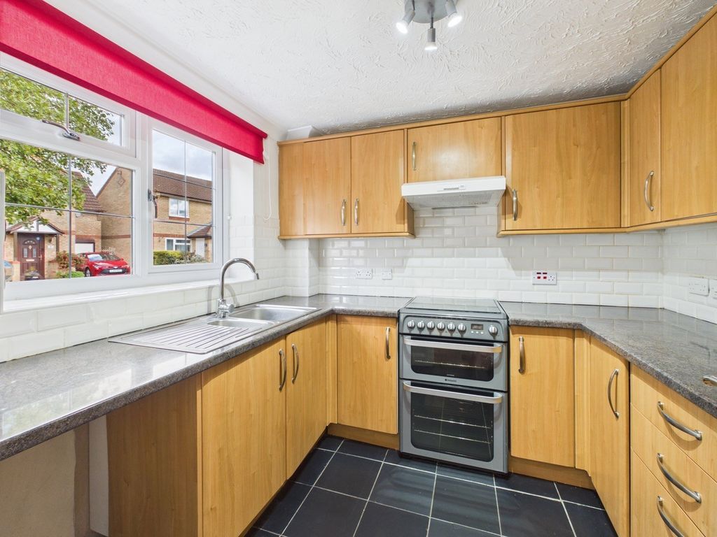 Property photo 3 of 11 Kitchen