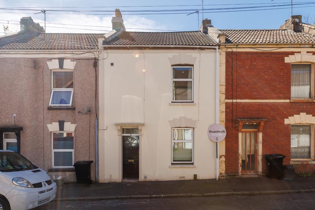 Property photo 2 of 20 12 Hanover St-1.Jpg