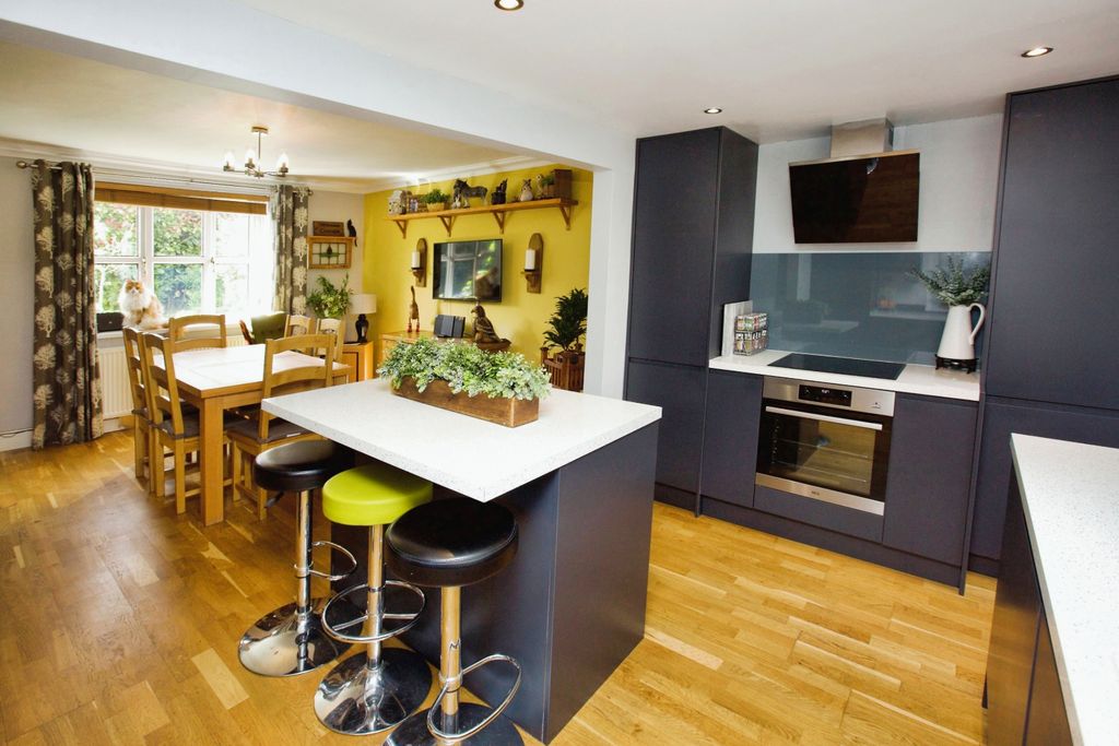 Property photo 3 of 12 Photography