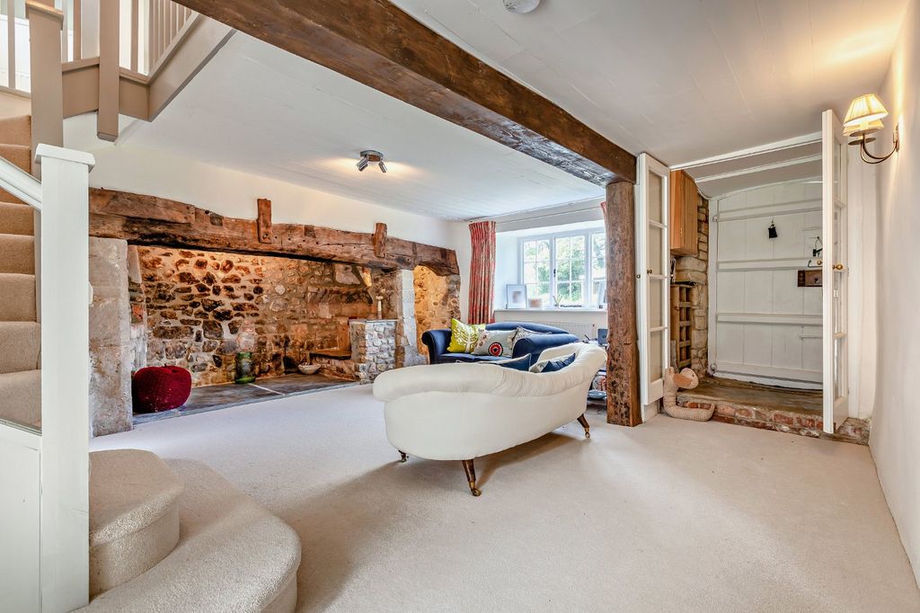 Property photo 2 of 24 Sitting Room