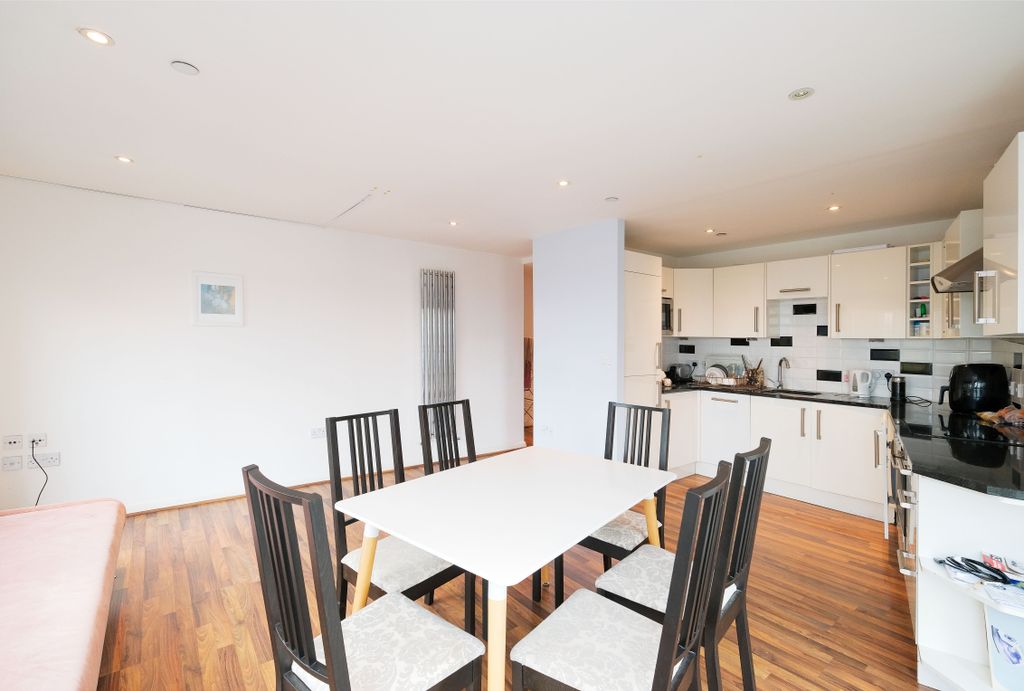 Property photo 3 of 12 Reception/Kitchen