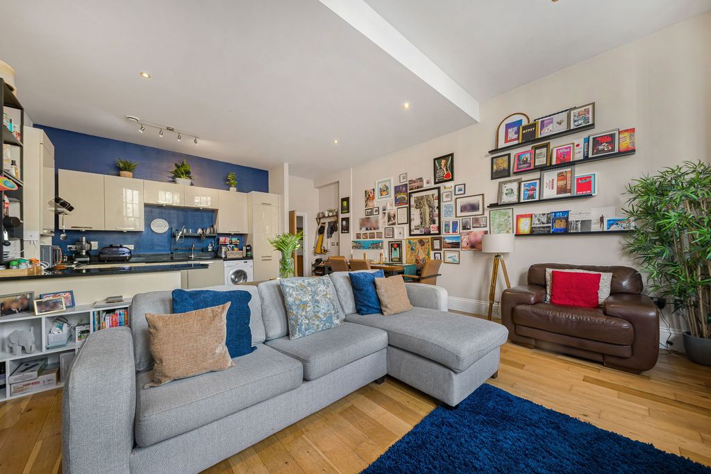 Property photo 3 of 17