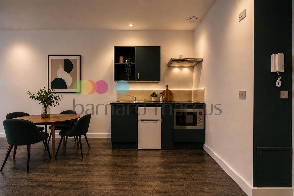 Property photo 3 of 6 Kitchen