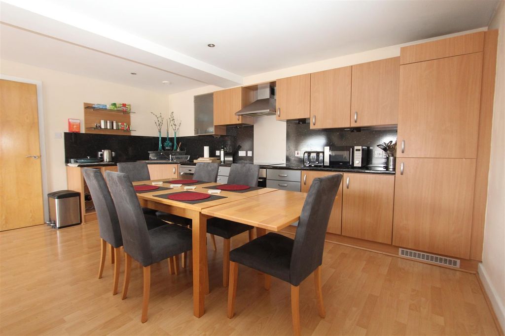 Property photo 2 of 10 Kitchen.Jpg