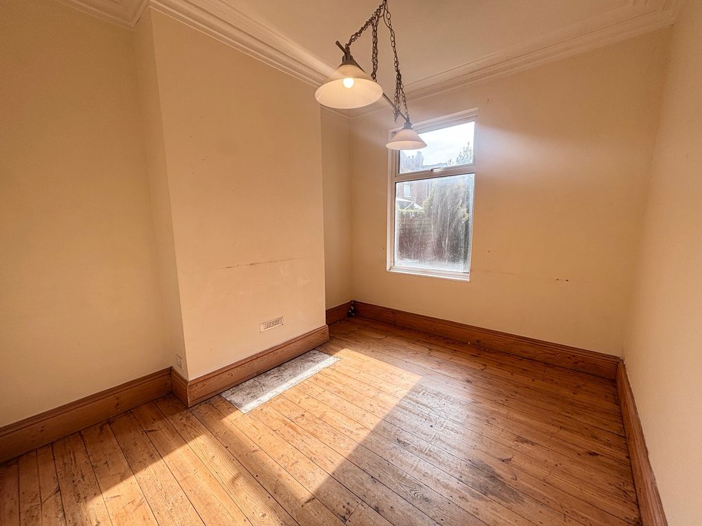 Property photo 3 of 10 Dining Room