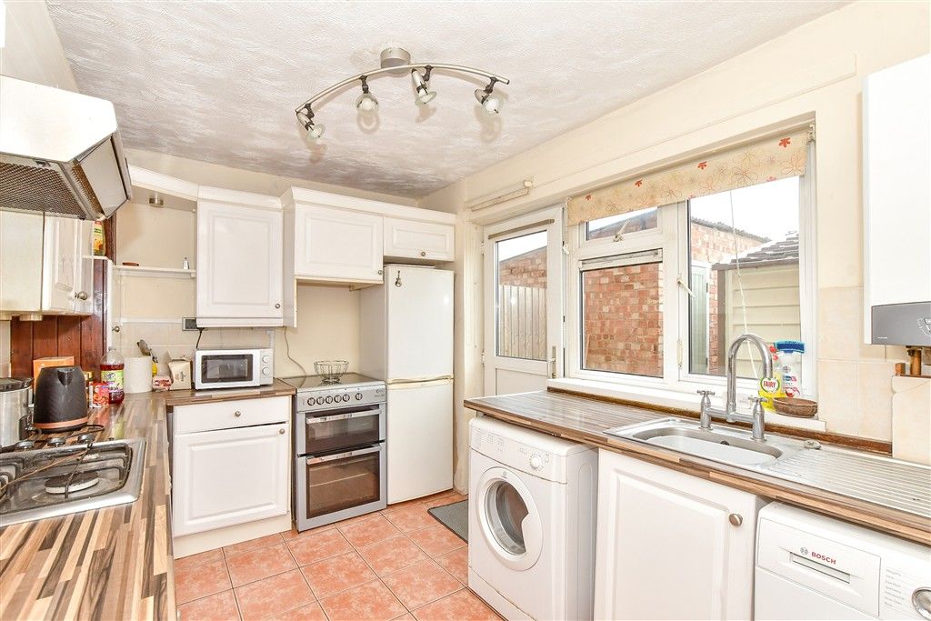 Property photo 3 of 9 Kitchen