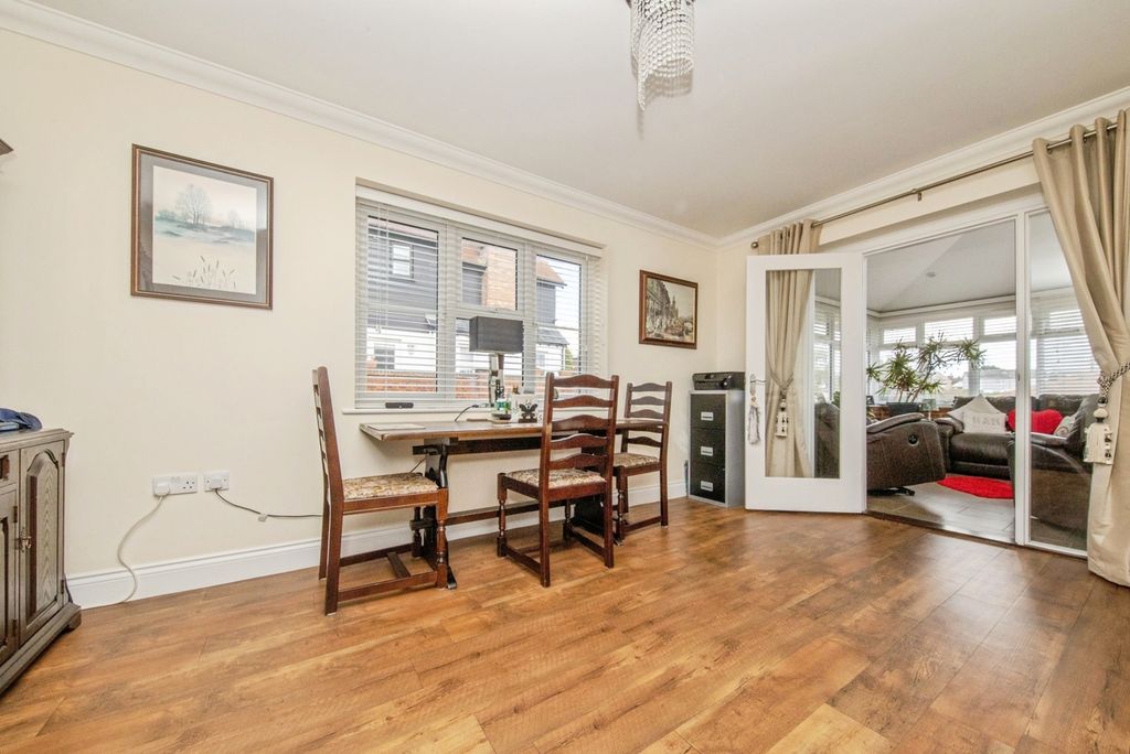 Property photo 2 of 17 Photo