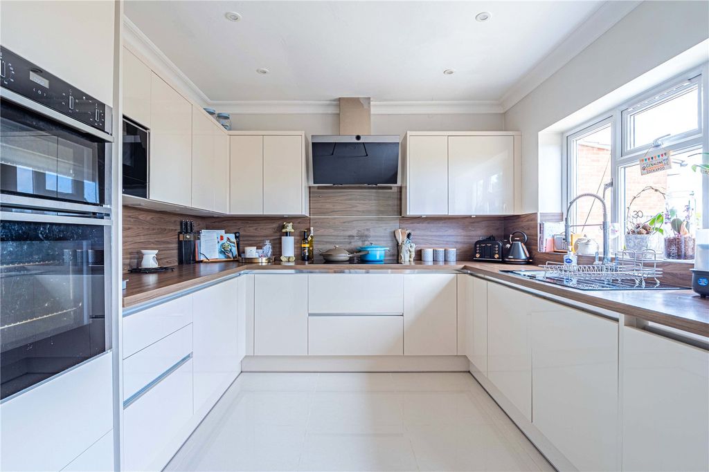 Property photo 3 of 17 Picture No. 35