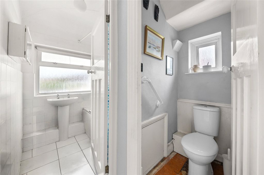Property photo 3 of 12 Bathroom