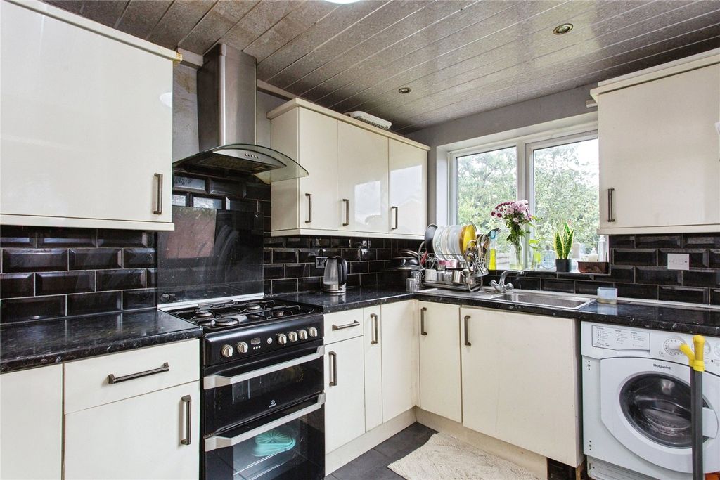 Property photo 2 of 25 Picture No. 09