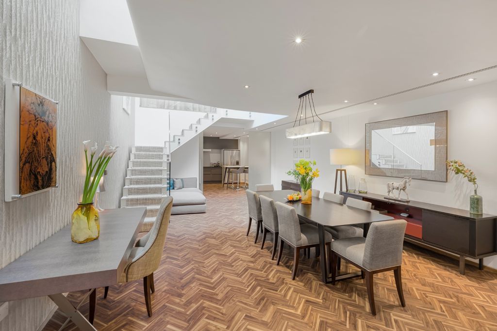 Property photo 2 of 26