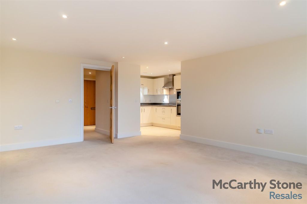 Additional image 7 of 2 bed flat for saleHadleigh Road, Frinton-On-Sea CO13
