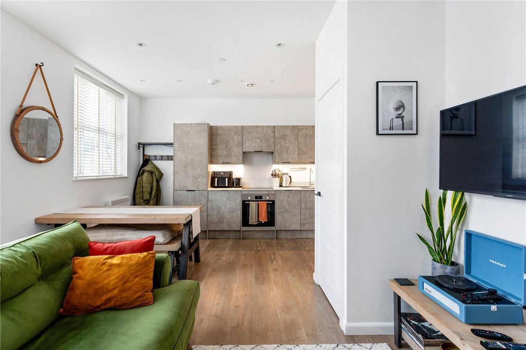 Property photo 2 of 12 Picture No. 11