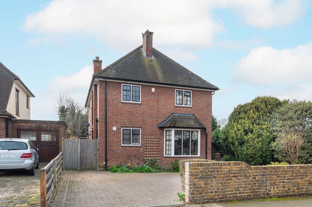 Property photo 2 of 33