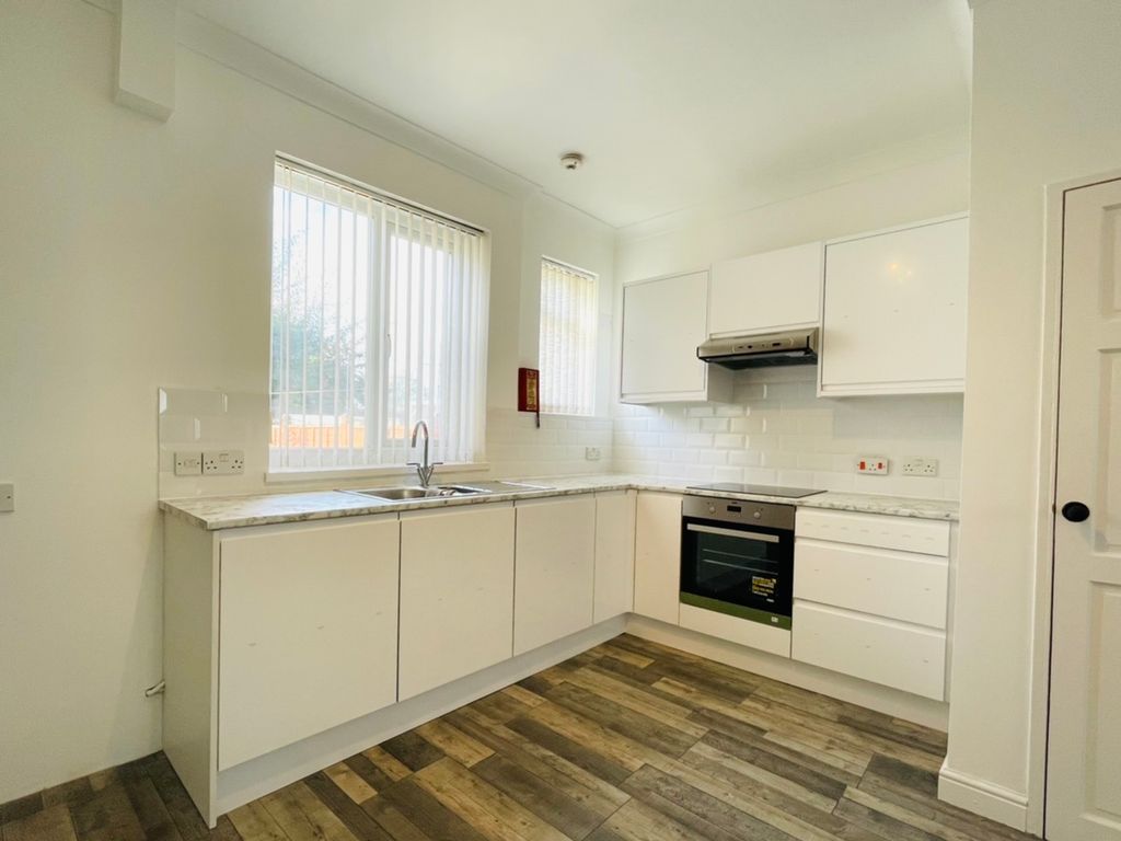 Property photo 3 of 10 Kitchen Area