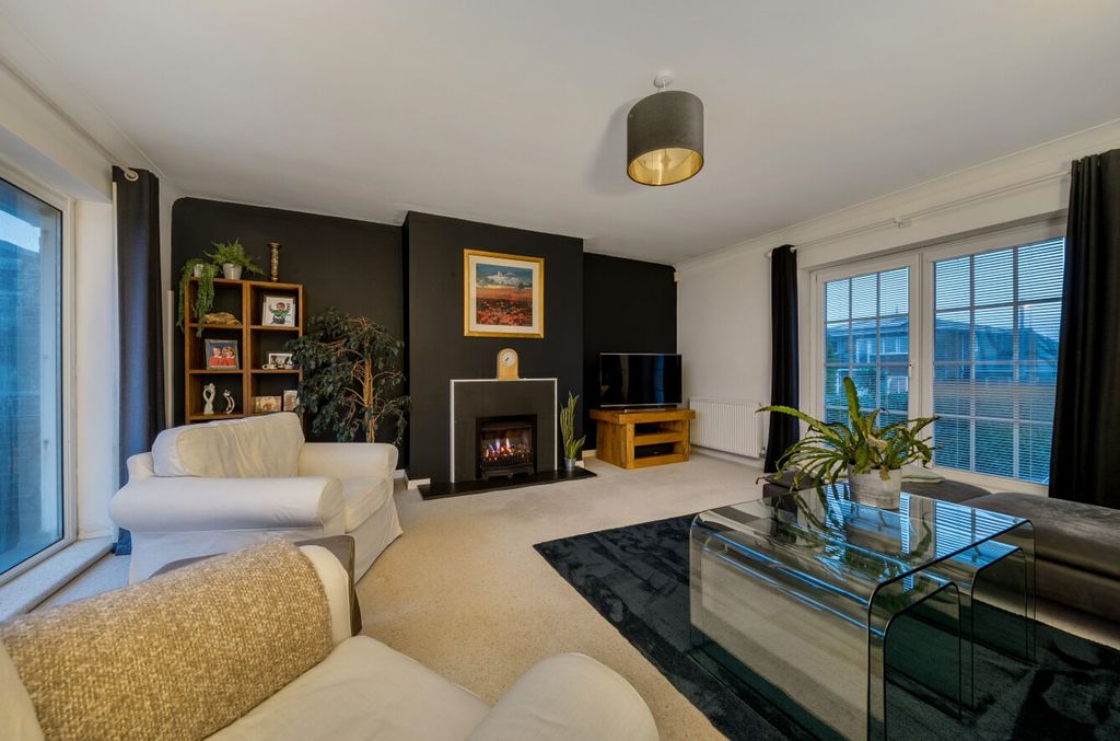 Property photo 3 of 36