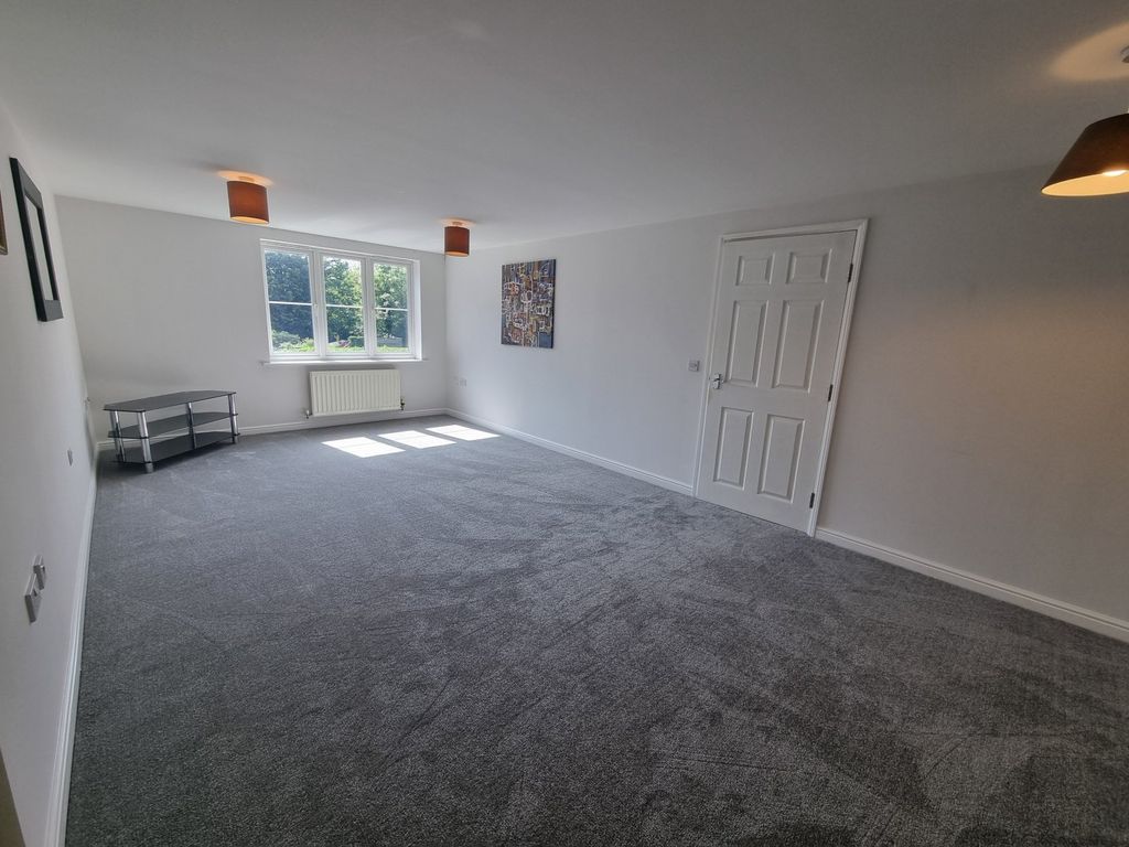 Property photo 2 of 11 Picture No. 13