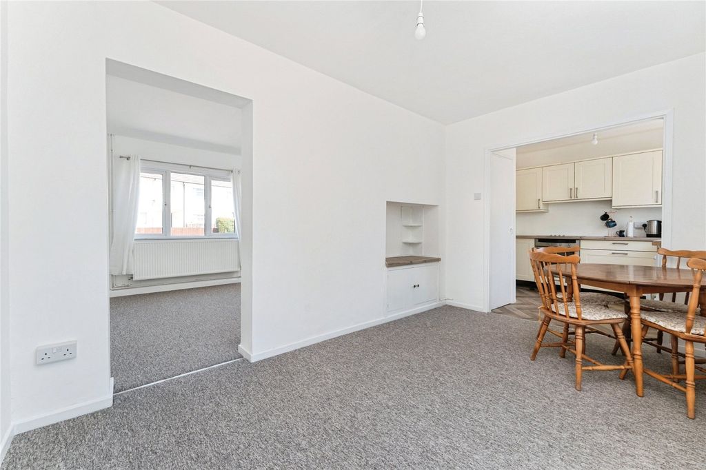 Property photo 2 of 18 Picture No. 12