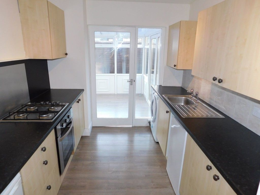 Property photo 3 of 8 Kitchen