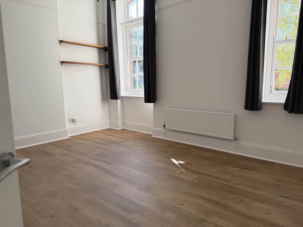 Property photo 3 of 9 Lounge