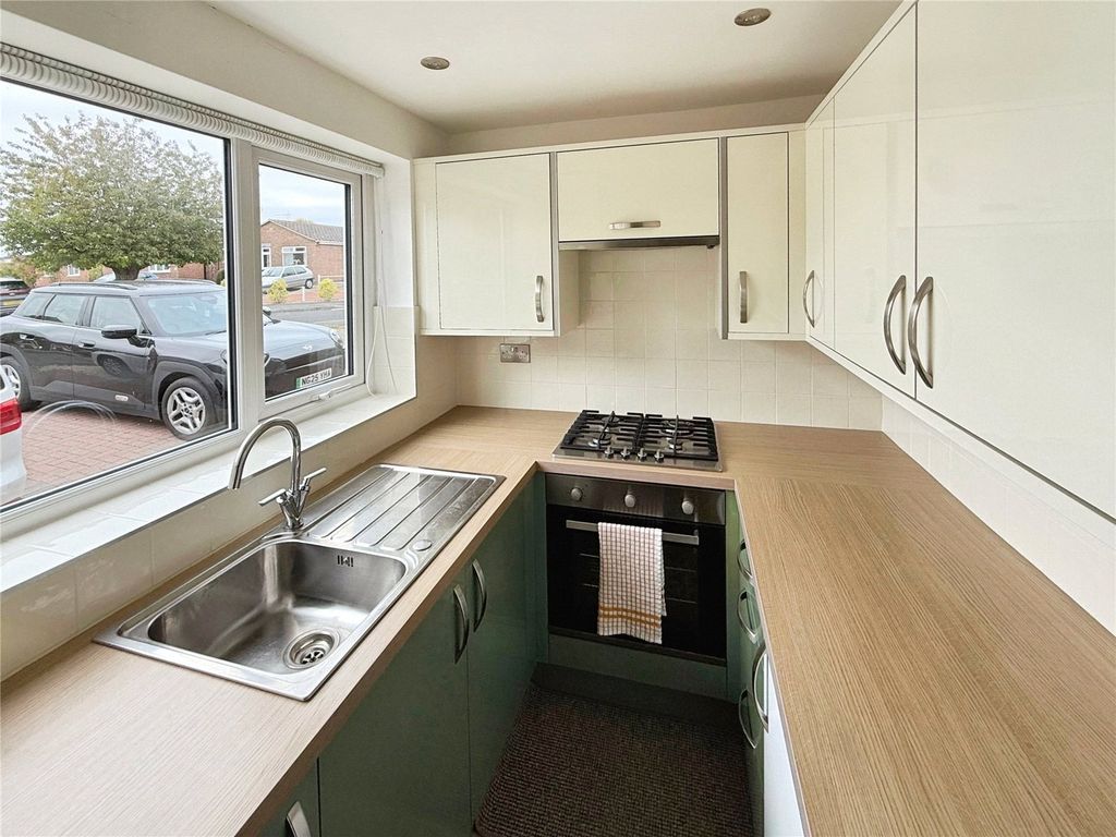 Property photo 2 of 8 Kitchen