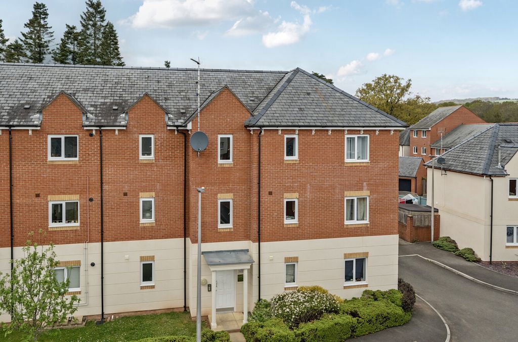 Property photo 1 of 9 Cardew House