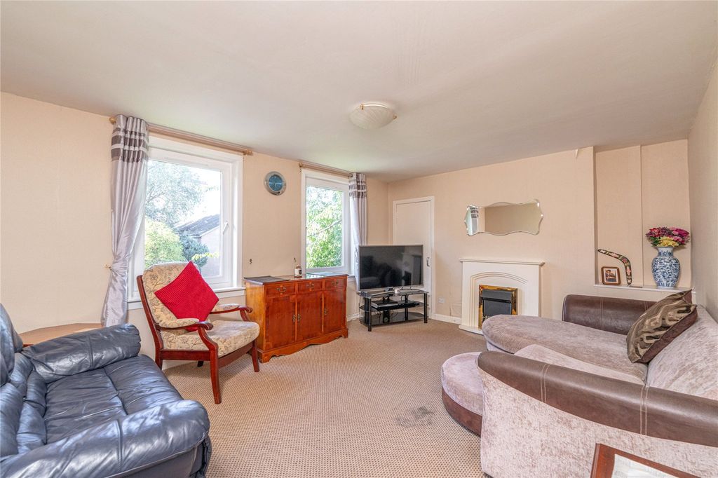 Property photo 2 of 17 Lounge