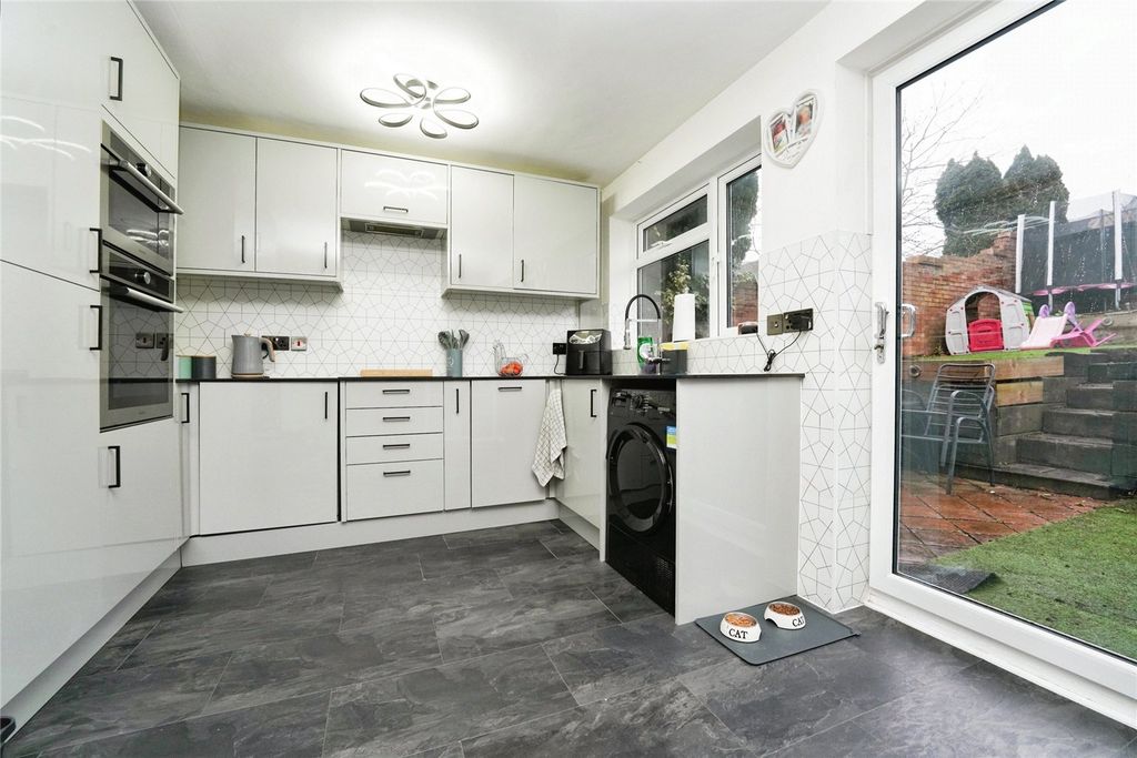 Property photo 2 of 18 Kitchen