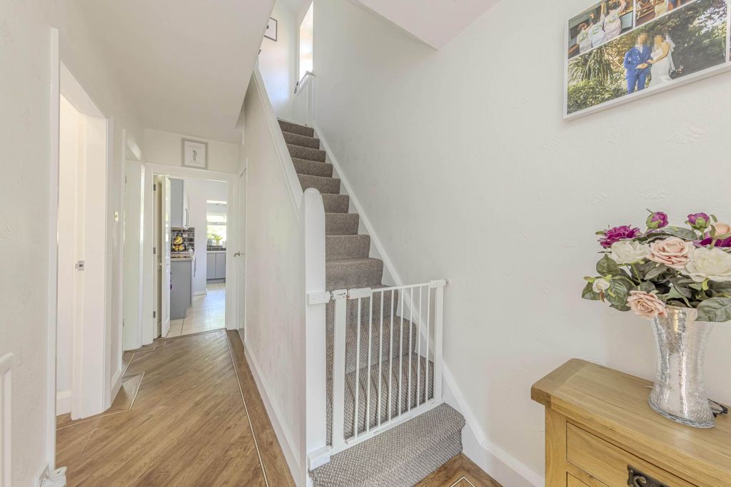 Property photo 2 of 24