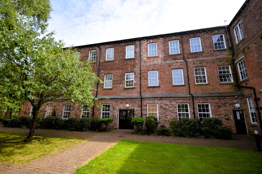 Property photo 1 of 9 Top Floor 2 Bed Apartment