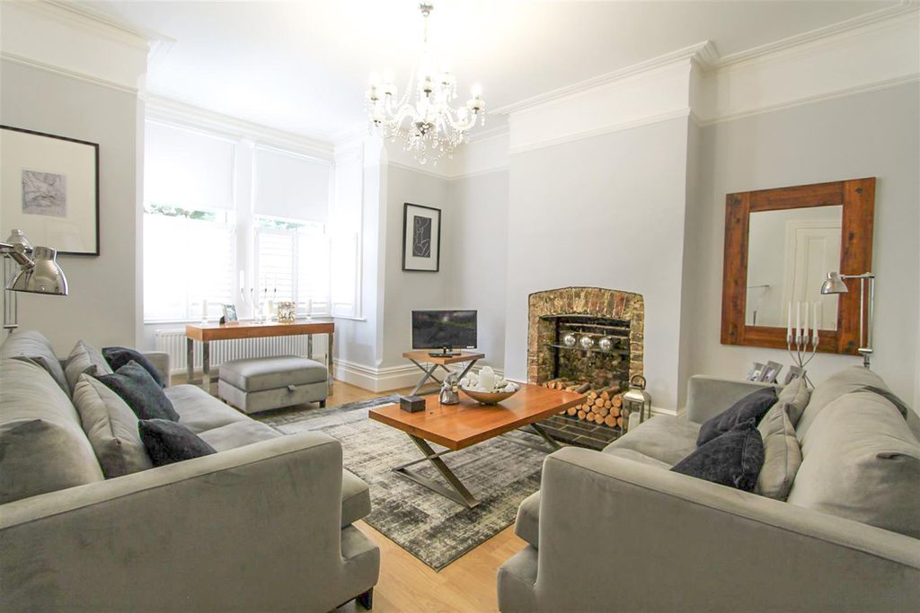 Property photo 2 of 11 Lounge-2.Jpg