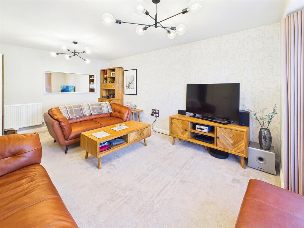 Property photo 3 of 23 Lounge