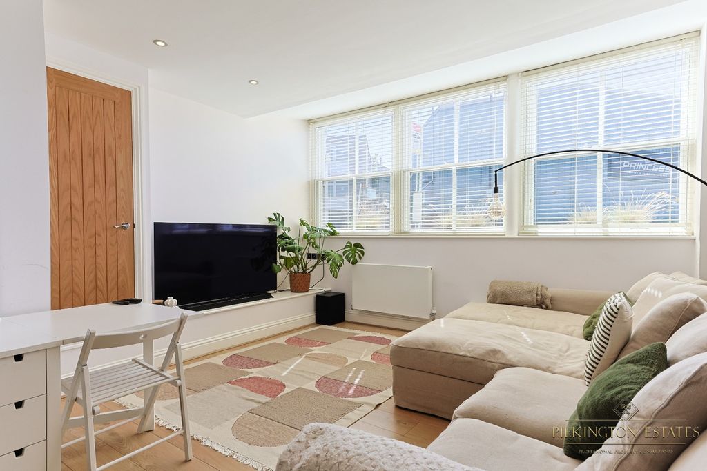 Property photo 2 of 10 4348953