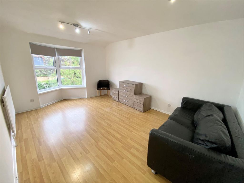 Property photo 2 of 8 Lounge.Jpg